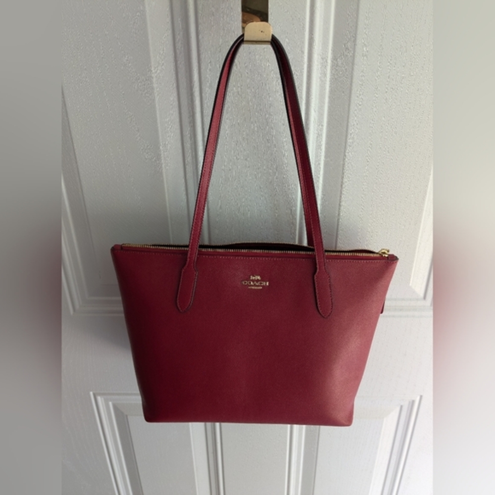 Coach Fiona Bag Red ♥️♥️♥️Like New No Call Outs 15.5 Wx 10.5 L EUC